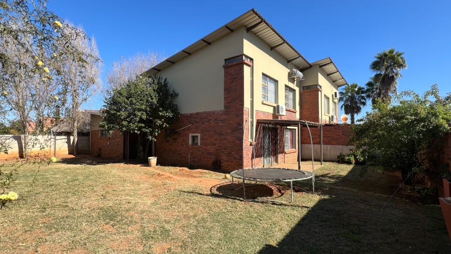 3 Bedroom Property for Sale in Langenhovenpark Free State